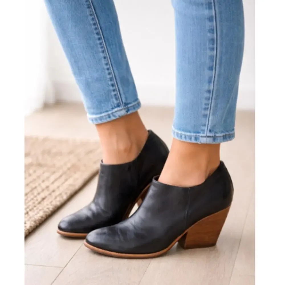 Kork-Ease Women’s Black Leather Wooden Block Heels Classic Ankle Booties Size 8M
